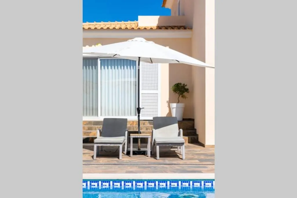 Stunning Villa, Heated Pool, Pool Bar, Sea Views Loule Villa