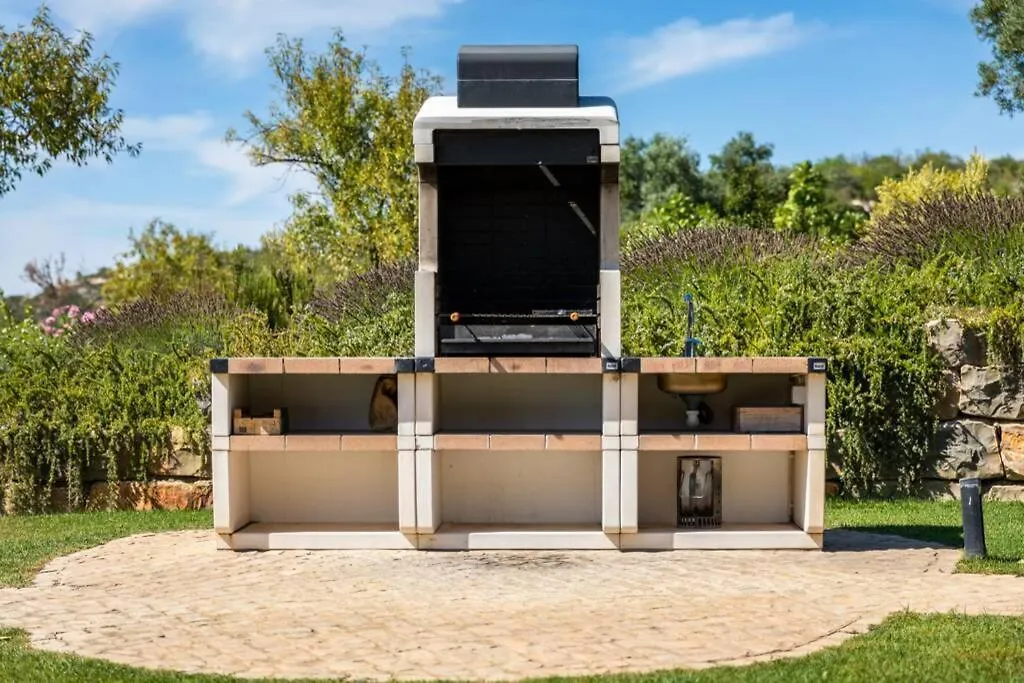 Stunning Villa, Heated Pool, Pool Bar, Sea Views Loulé