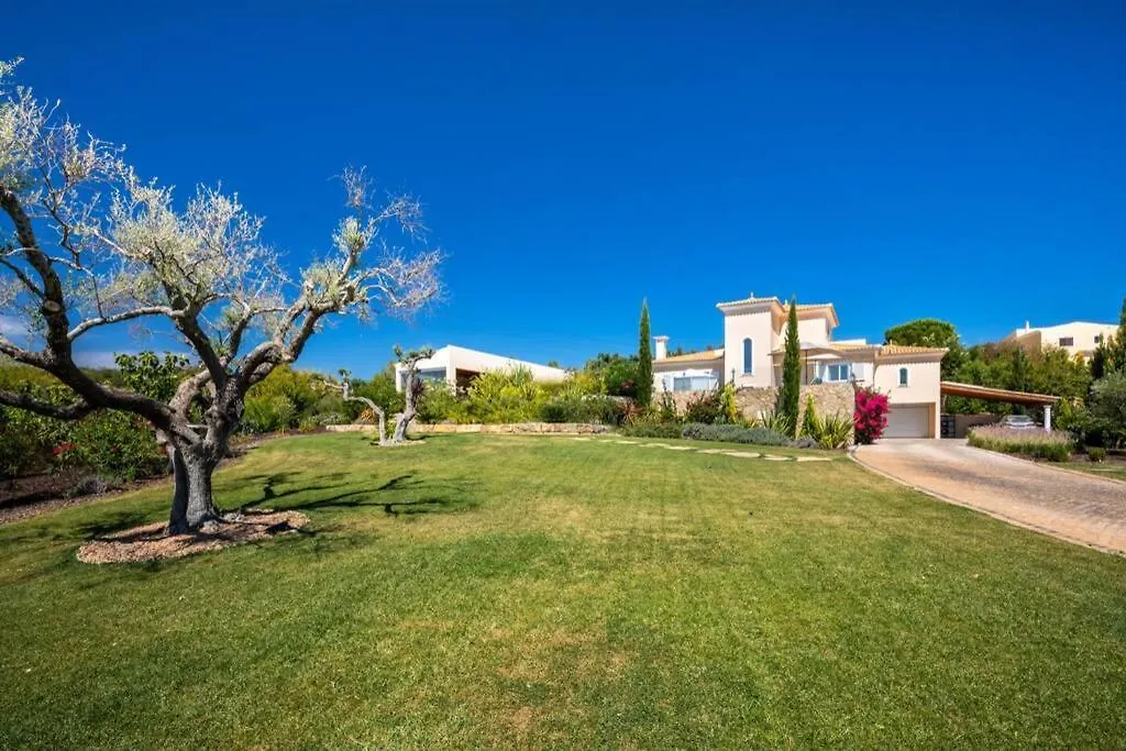 Stunning Villa, Heated Pool, Pool Bar, Sea Views Loule Villa