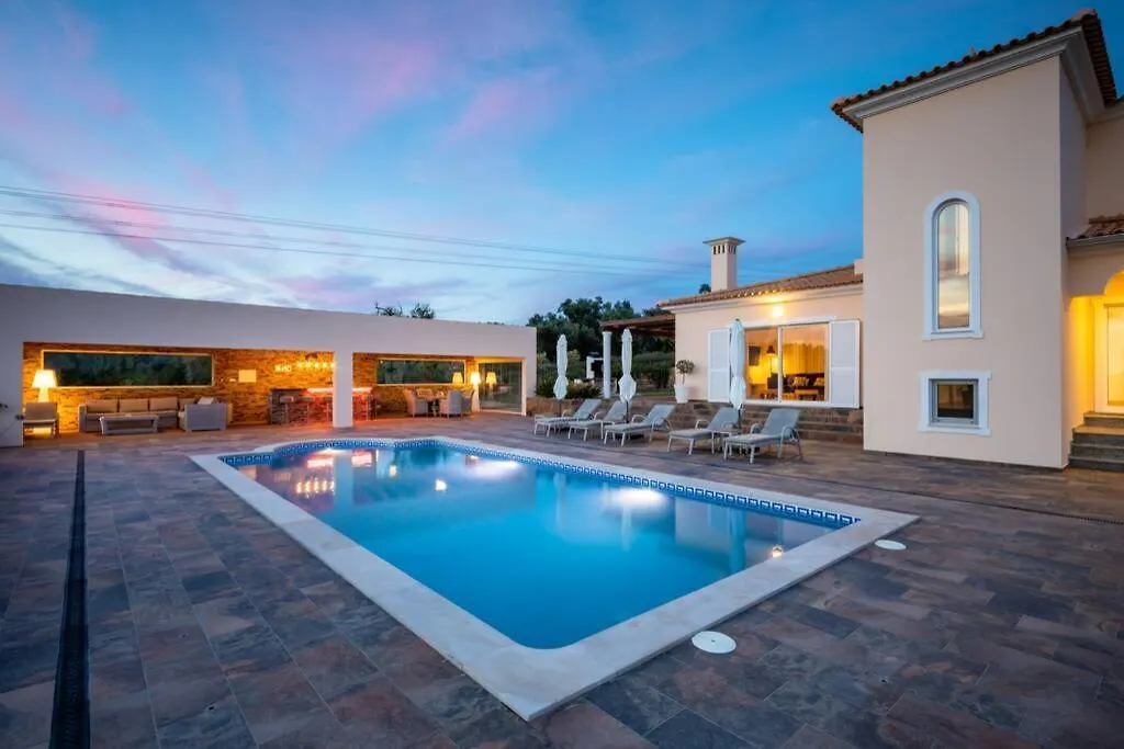 Stunning Villa, Heated Pool, Pool Bar, Sea Views Loule Villa