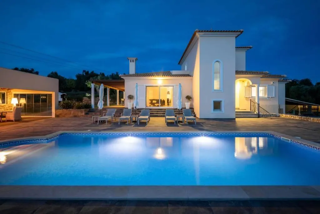 Stunning Villa, Heated Pool, Pool Bar, Sea Views Loule Villa