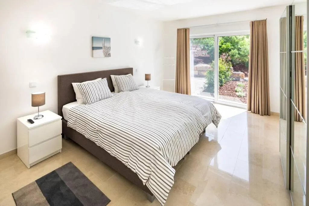 Stunning Villa, Heated Pool, Pool Bar, Sea Views Loule Portugal