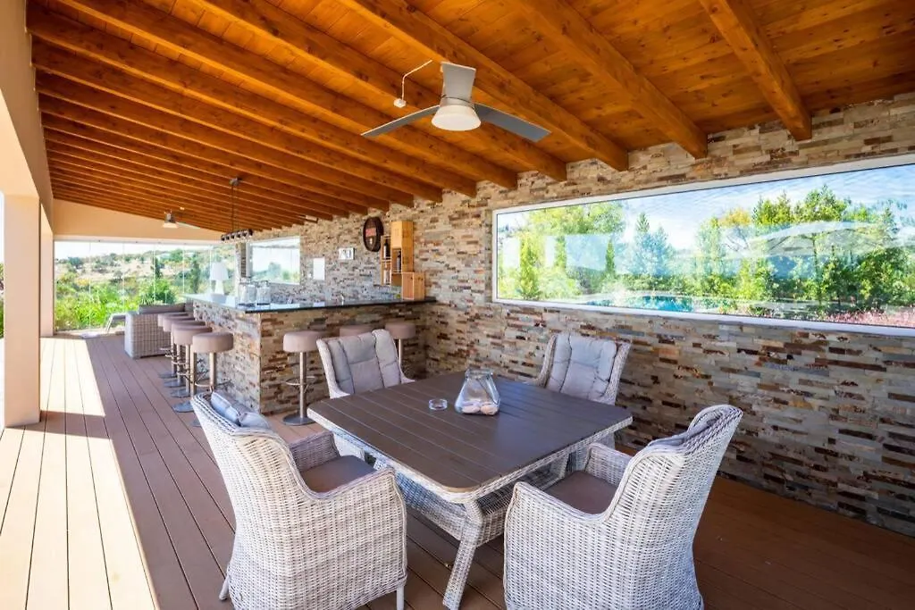 Stunning Villa, Heated Pool, Pool Bar, Sea Views Loule Villa