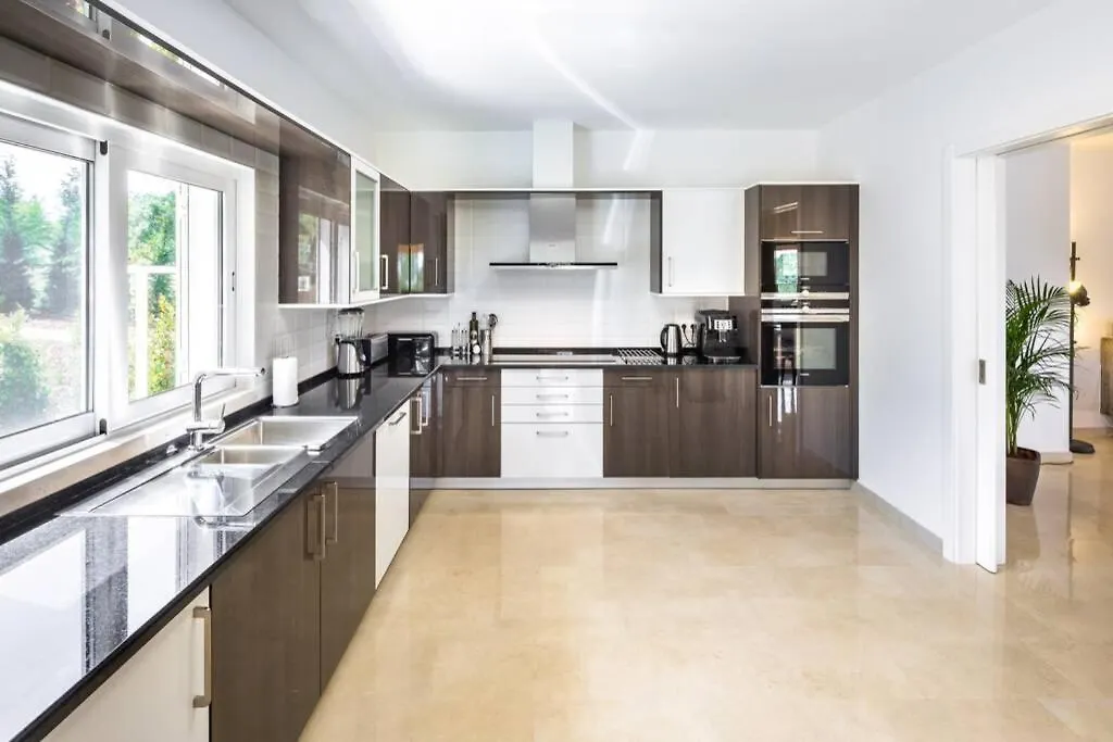 Stunning Villa, Heated Pool, Pool Bar, Sea Views Loule